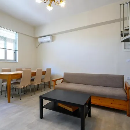 Village Maisonette Avramio