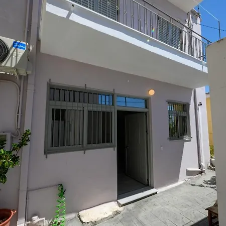 Village Maisonette Avramio